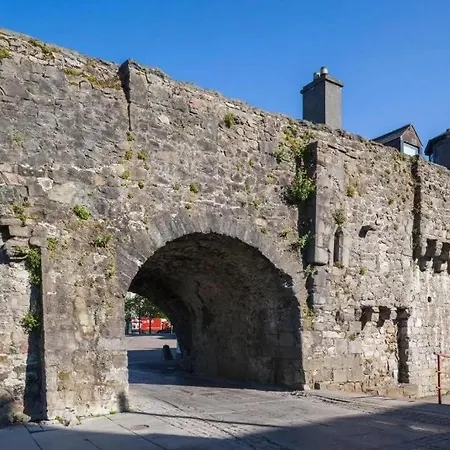 Sea View Luxury Centre - Location *